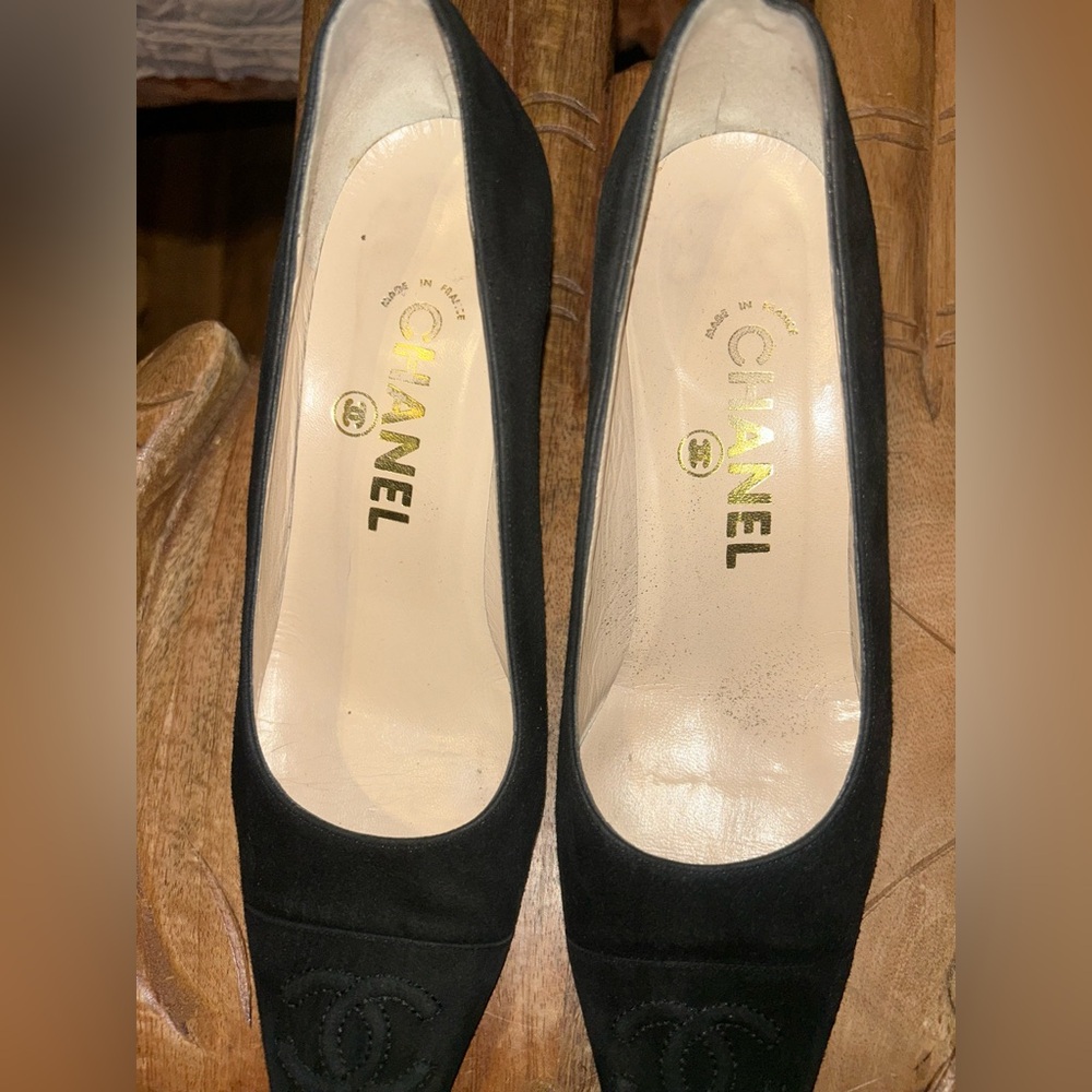 💯 Chanel Vintage Suede Pumps